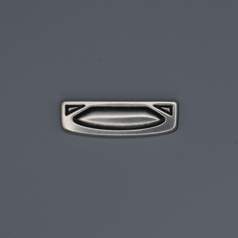 Bandende 02 silber auf grauem Hintergrund