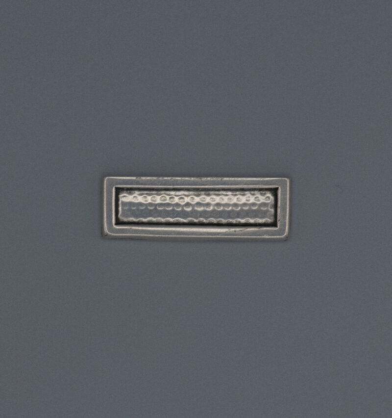 Bandende 74 silber auf grauem Grund